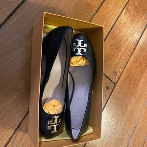 NWT Tory Burch Black Heels with Logo Size 8.5